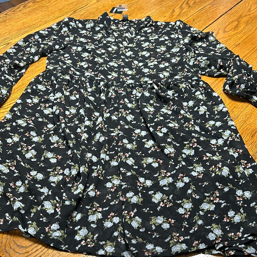 Forever 21 black floral long sleeve babydoll dress. Sheer. Size Medium.